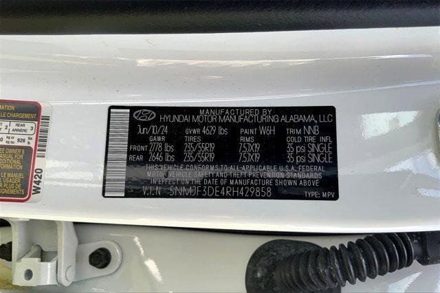 Photo of 2024 White Pearl Hyundai TUCSON