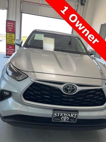 Photo of 2023 Celestial Silver Metallic Toyota Highlander