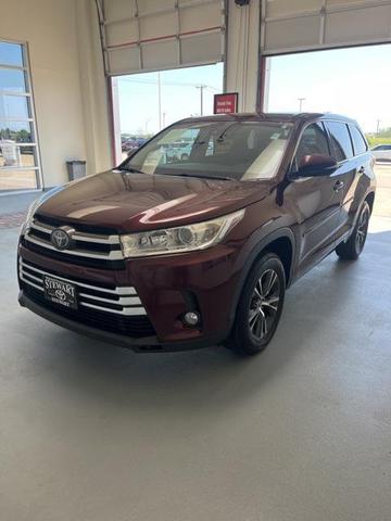 Photo of 2018 Ooh La La Rouge Mica Toyota Highlander
