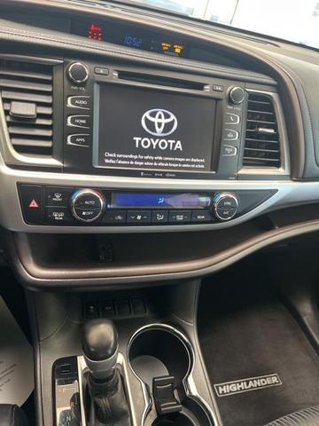 Photo of 2018 Ooh La La Rouge Mica Toyota Highlander