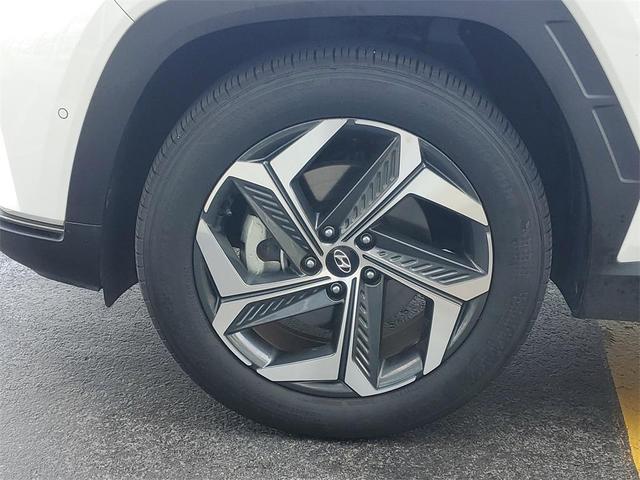 Photo of 2024 White Pearl Hyundai TUCSON