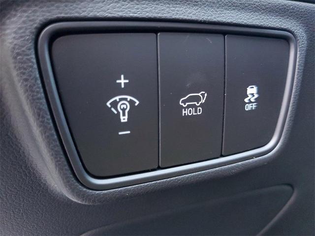 Photo of 2024 White Pearl Hyundai TUCSON