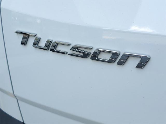Photo of 2024 White Pearl Hyundai TUCSON