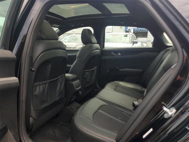 Photo of 2023 Ebony Black Kia K5