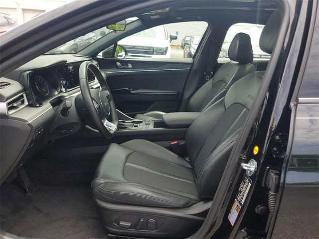 Photo of 2023 Ebony Black Kia K5
