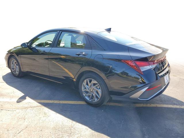 Photo of 2024 Abyss Black Hyundai ELANTRA