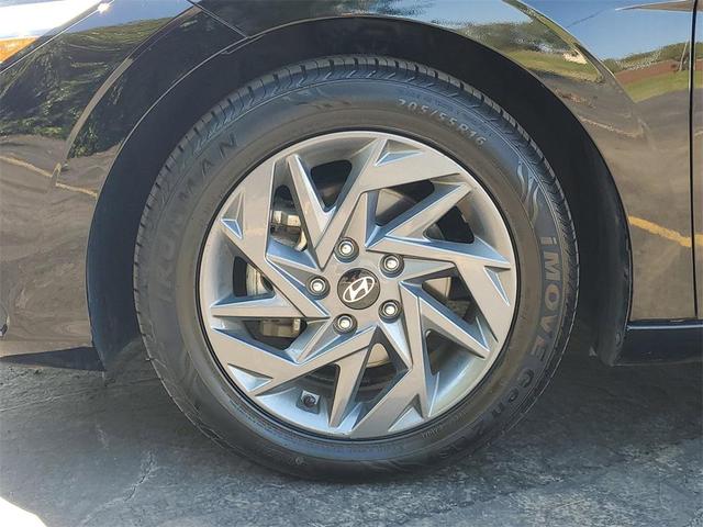 Photo of 2024 Abyss Black Hyundai ELANTRA