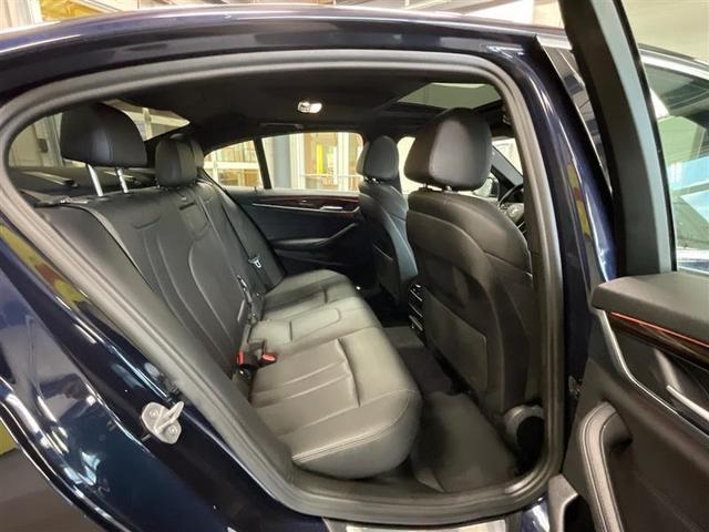 Photo of 2019 Blue BMW 530