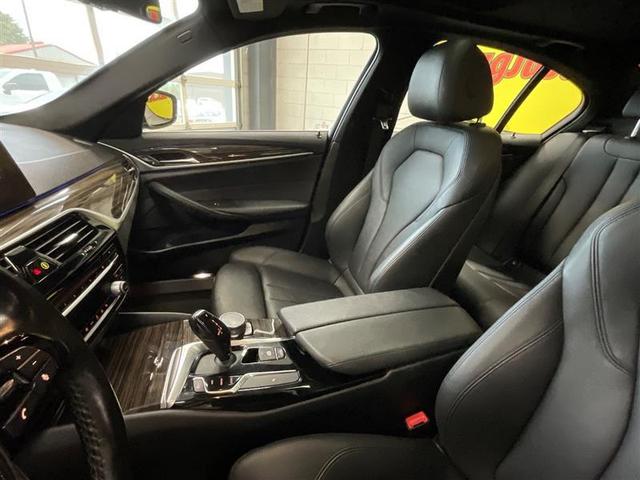 Photo of 2019 Blue BMW 530