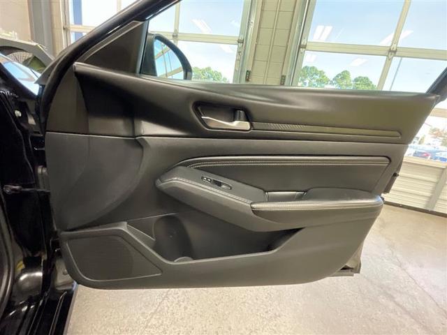 Photo of 2020 Super Black Nissan Altima