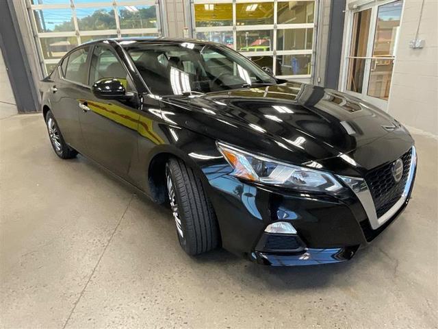 Photo of 2020 Super Black Nissan Altima