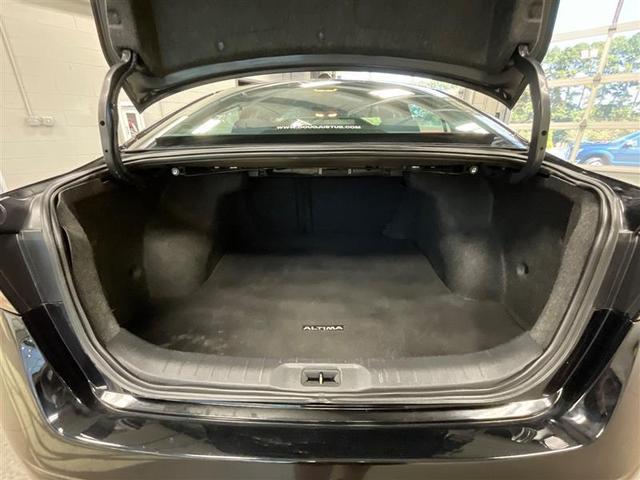 Photo of 2020 Super Black Nissan Altima