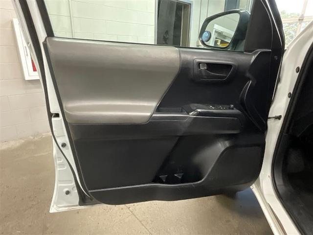 Photo of 2019 Super White Toyota Tacoma