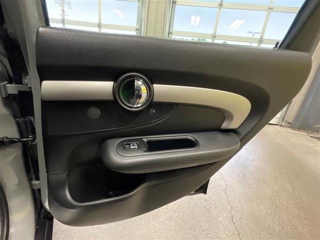 Photo of 2016 Moonwalk Grey Semi-Metallic MINI Clubman