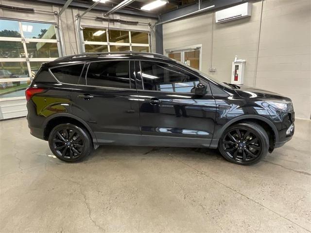 Photo of 2019 Agate Black Metallic Ford Escape