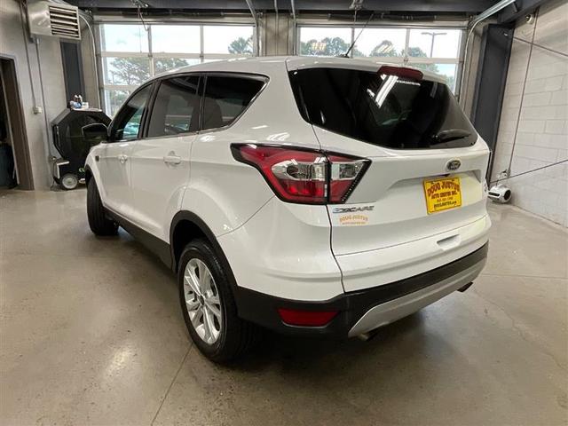 Photo of 2017 White Ford Escape
