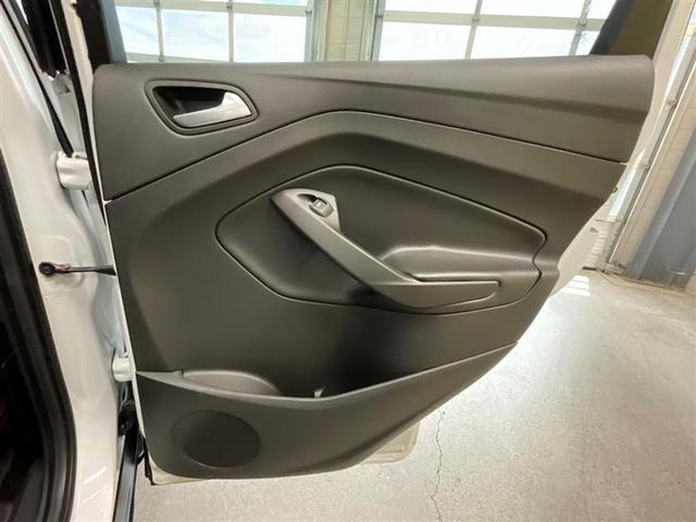 Photo of 2017 White Ford Escape