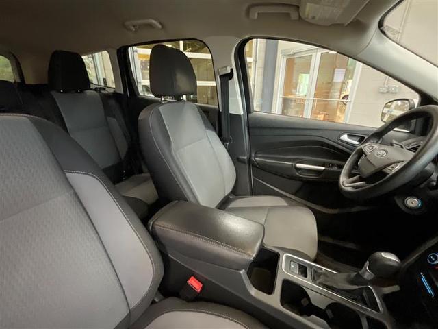 Photo of 2017 White Ford Escape