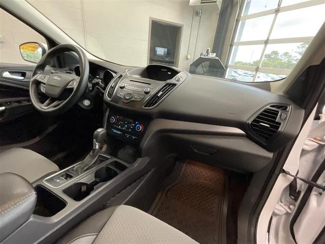 Photo of 2017 White Ford Escape