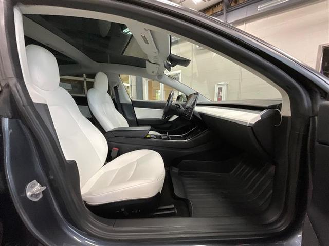 Photo of 2019 Deep Blue Metallic Tesla Model 3