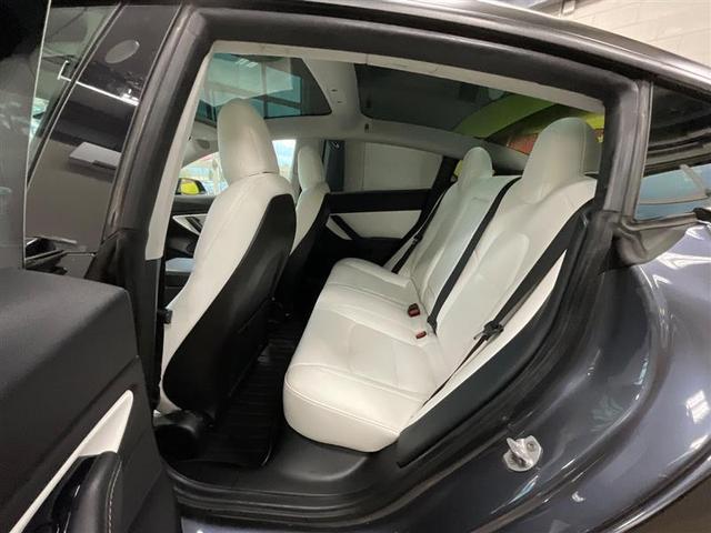 Photo of 2019 Deep Blue Metallic Tesla Model 3
