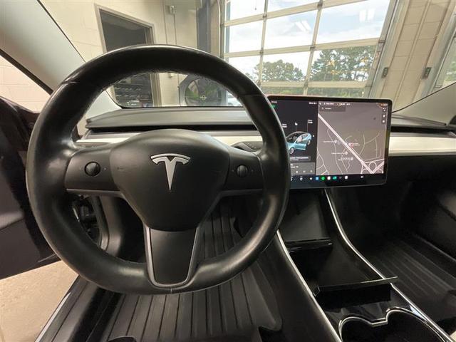Photo of 2019 Deep Blue Metallic Tesla Model 3