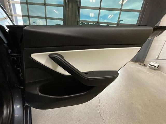 Photo of 2019 Deep Blue Metallic Tesla Model 3