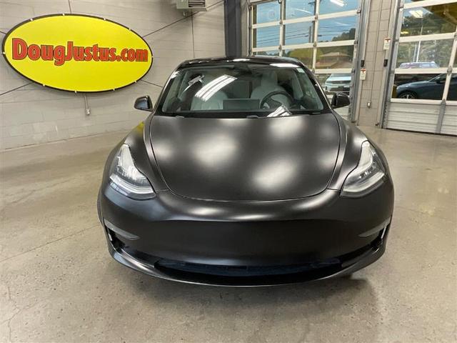 Photo of 2019 Deep Blue Metallic Tesla Model 3