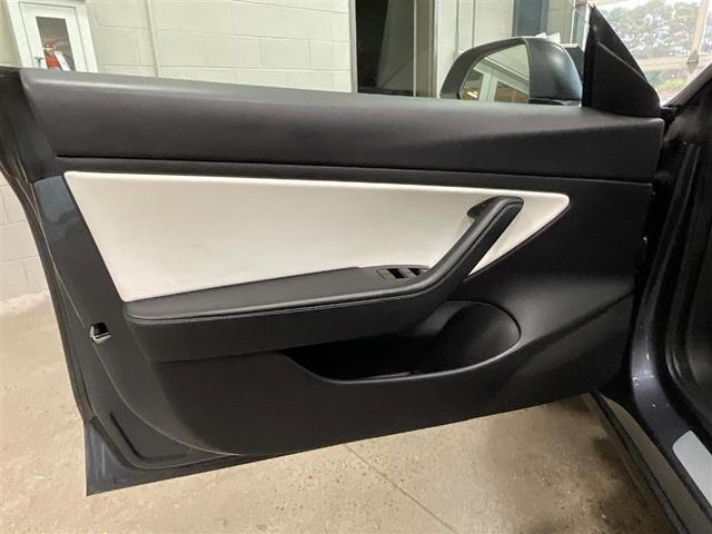 Photo of 2019 Deep Blue Metallic Tesla Model 3
