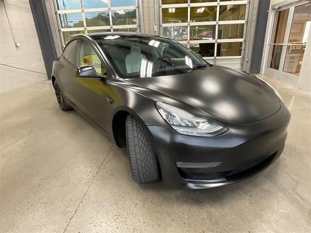Photo of 2019 Deep Blue Metallic Tesla Model 3
