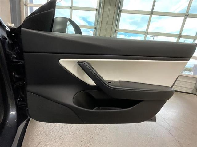 Photo of 2019 Deep Blue Metallic Tesla Model 3