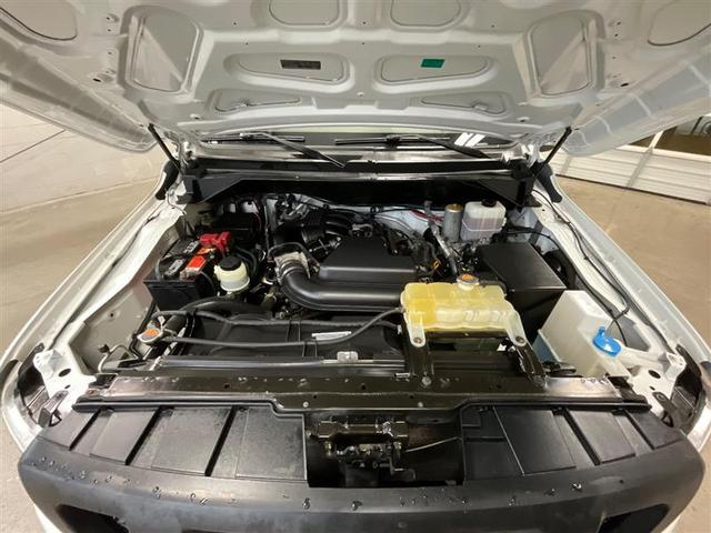 Photo of 2018 Glacier White Nissan NV Cargo NV1500