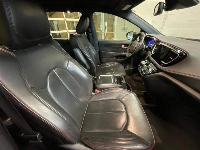 Photo of 2020 Gray Chrysler Pacifica