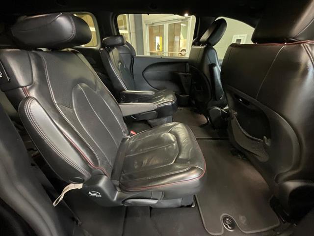 Photo of 2020 Gray Chrysler Pacifica