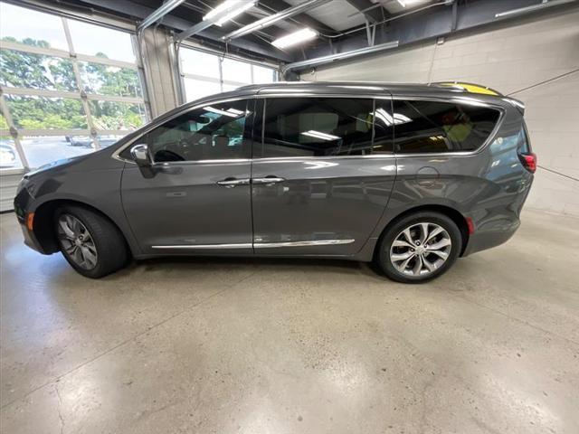 Photo of 2020 Gray Chrysler Pacifica