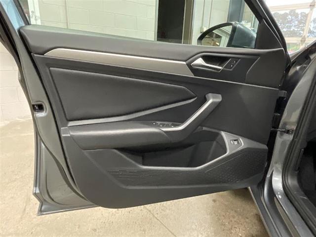 Photo of 2019 Platinum Gray Metallic Volkswagen Jetta