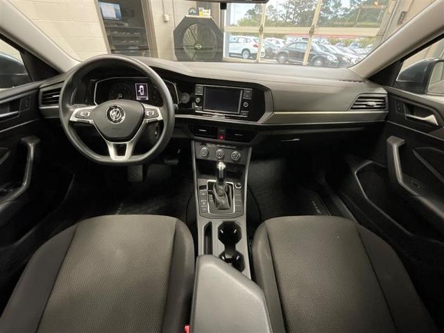 Photo of 2019 Platinum Gray Metallic Volkswagen Jetta