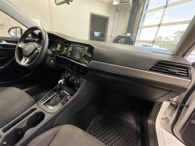 Photo of 2021 Pure White Volkswagen Jetta
