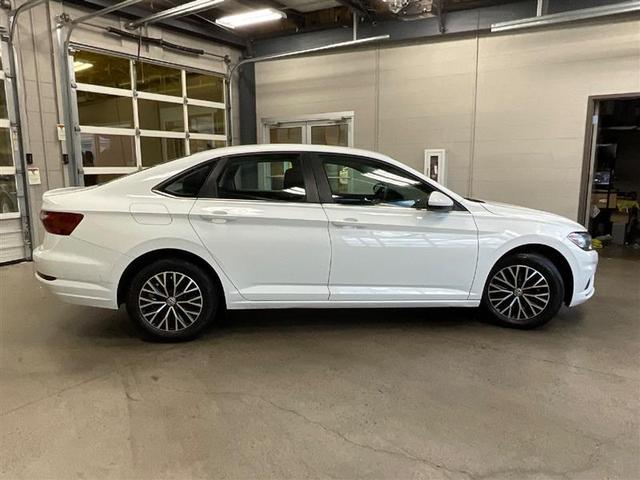 Photo of 2021 Pure White Volkswagen Jetta