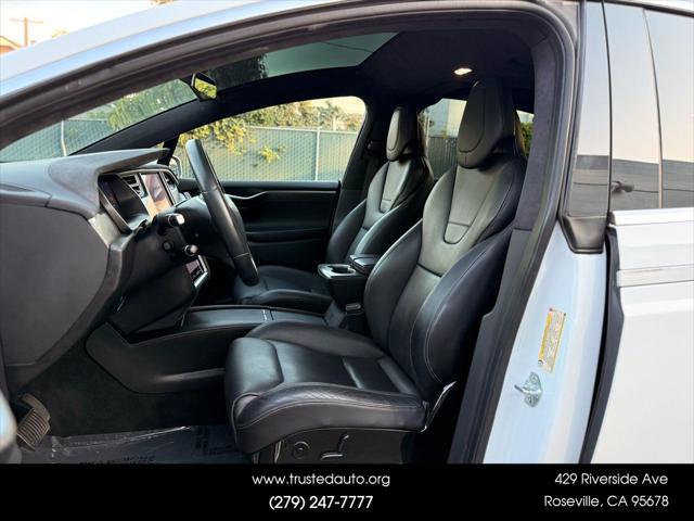 Photo of 2016 White Tesla Model X