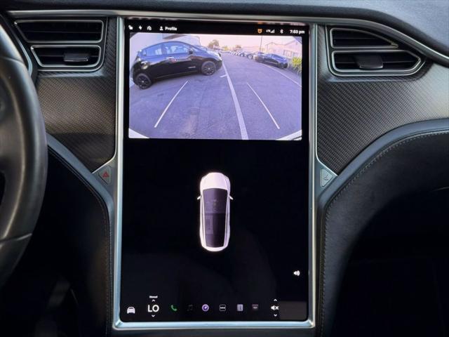 Photo of 2016 White Tesla Model X