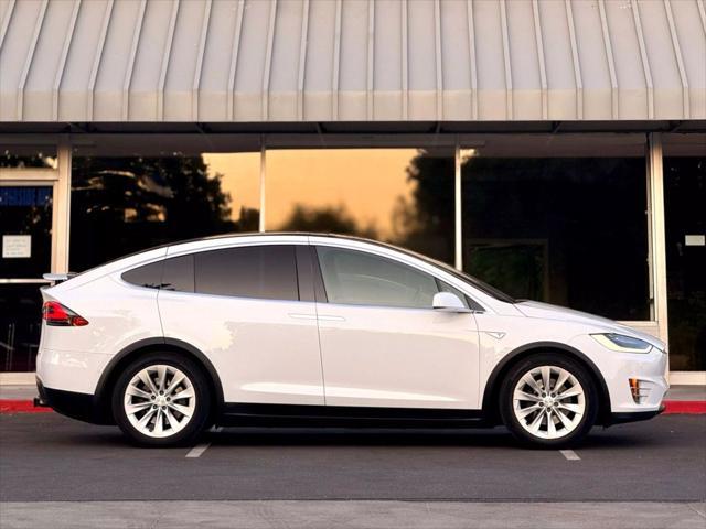 Photo of 2016 White Tesla Model X
