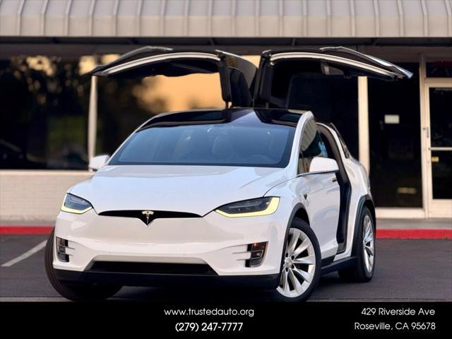 Photo of 2016 White Tesla Model X