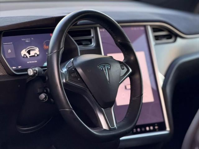 Photo of 2016 White Tesla Model X