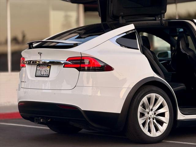 Photo of 2016 White Tesla Model X