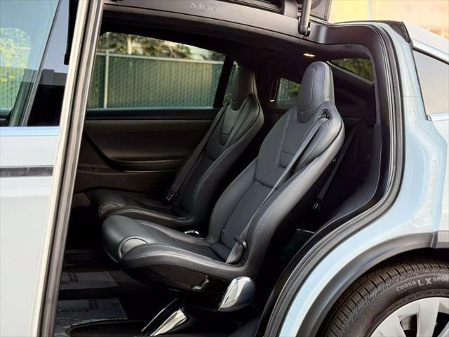 Photo of 2016 White Tesla Model X
