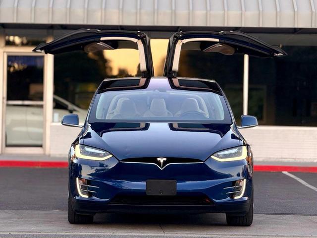 Photo of 2016 Deep Blue Metallic Tesla Model X
