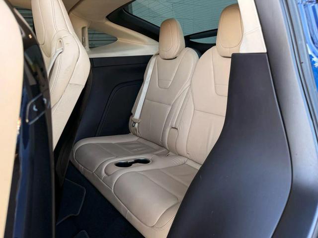Photo of 2016 Deep Blue Metallic Tesla Model X