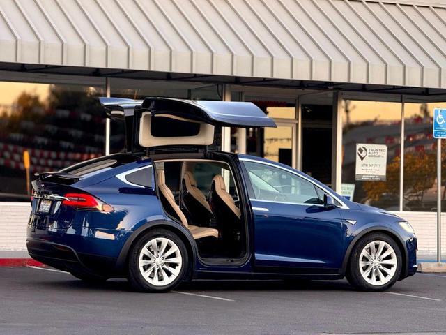 Photo of 2016 Deep Blue Metallic Tesla Model X