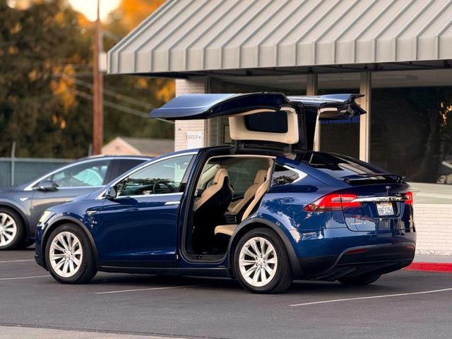Photo of 2016 Deep Blue Metallic Tesla Model X